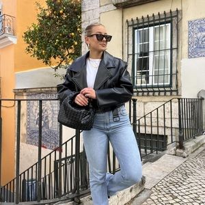 size6 lioness all black leather jacket —oversized & slightly cropped